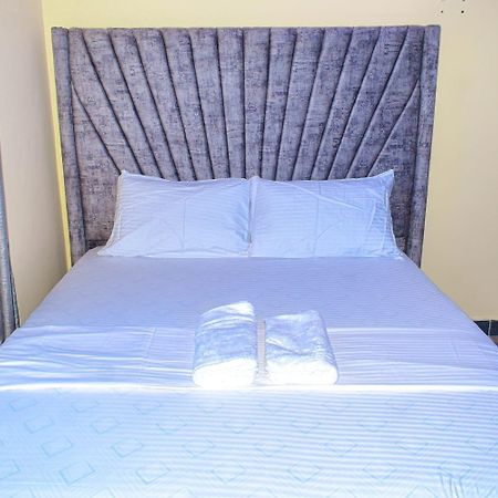 Lux Suites Bamburi Furnished Apartments Extérieur photo